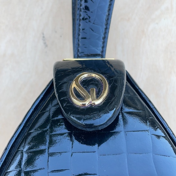 NWOT ST. JOHN Gold & Black Pyramid Wristlet / Clutch - Picture 4 of 9